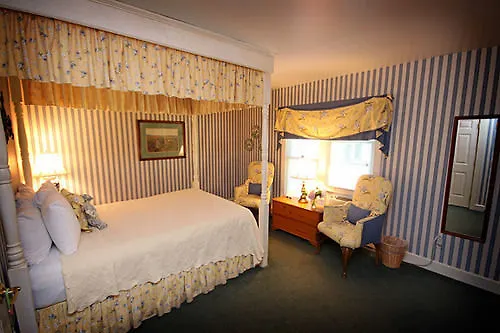 Metivier Inn-1