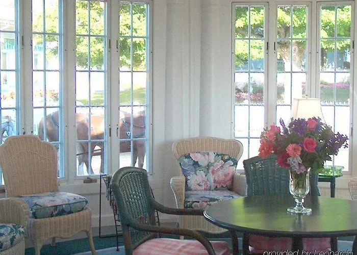 Mackinac Island HotelsIroquois