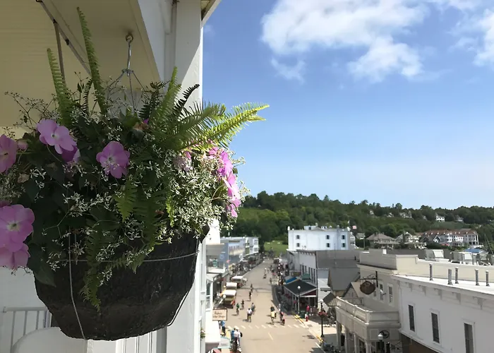 Lilac Tree Suites Mackinac Island